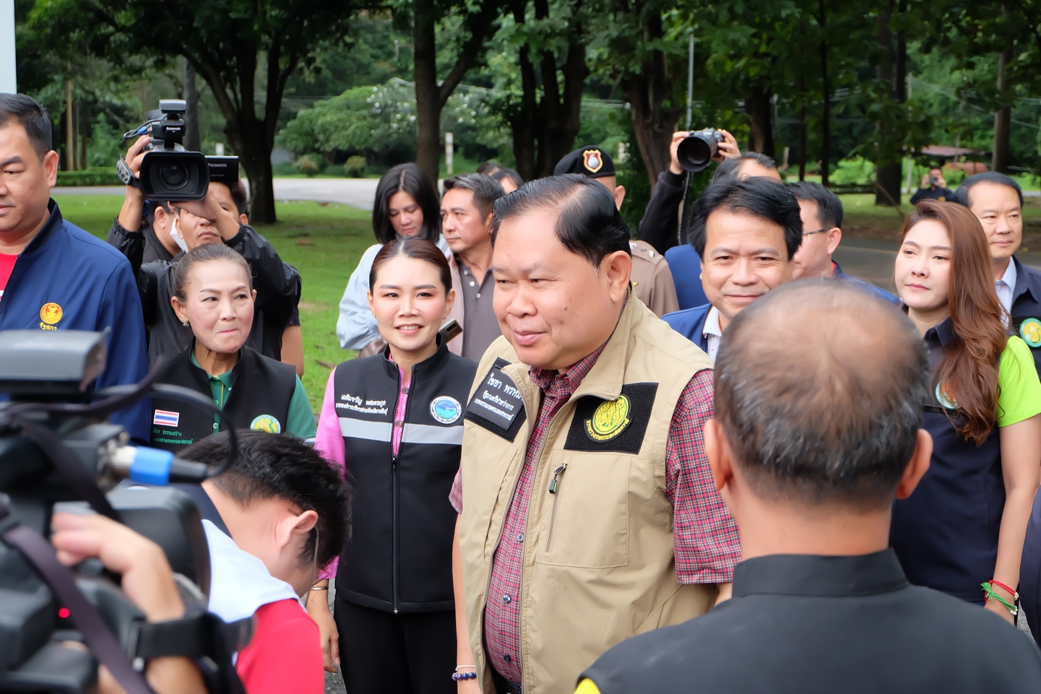 title - ส.ป.ก. ร่วมลงพื้นที่ติดตามรัฐมนตรีช่วยว่าการกระทรวงเกษตรและสหกรณ์ พร้อมคณะ ลงพื้นที่ตรวจราชการและติดตามสถานการณ์อุทกภัยในพื้นที่จังหวัดกาฬสินธุ์  
